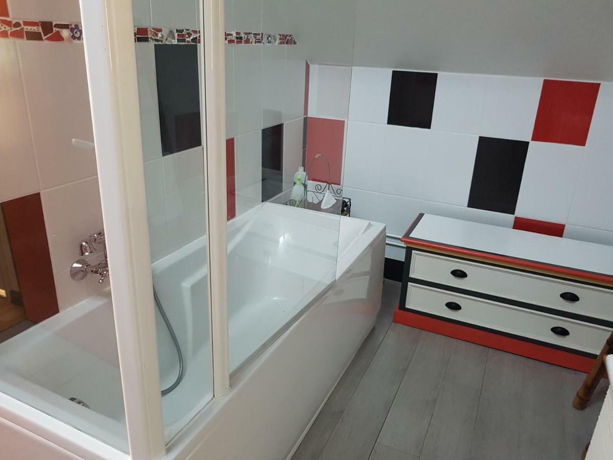Les Pinguelles Bed and Breakfast Le Donjon Esterno foto