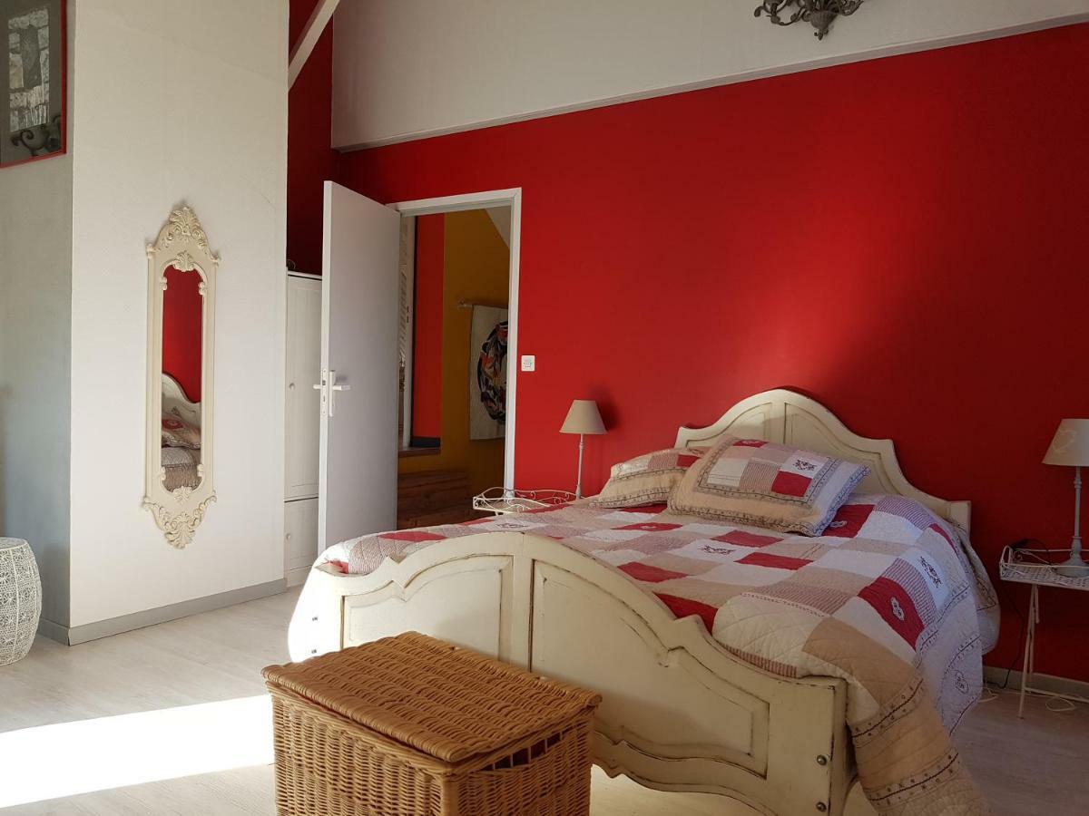 Les Pinguelles Bed and Breakfast Le Donjon Esterno foto