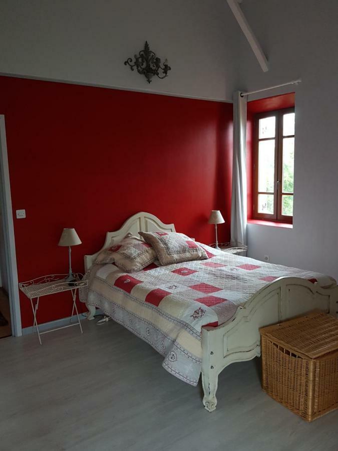 Les Pinguelles Bed and Breakfast Le Donjon Esterno foto